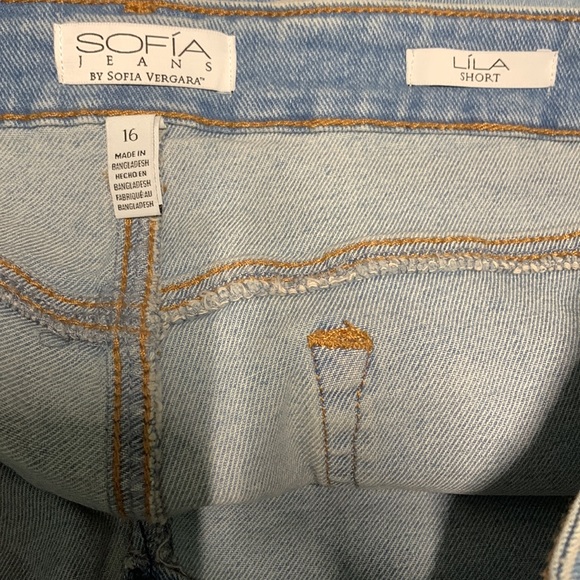 All for $15 Woman’s Size 16 shorts plus two tops size 20 . All NWT - Picture 8 of 14